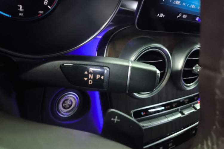 Used Mercedes-Benz GLC 2022 Second Facelift GLC 260 L 4MATIC Luxury Edition Gear Lever
