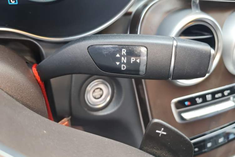 Used Mercedes-Benz GLC 2022 Second Facelift GLC 260 L 4MATIC Luxury Edition Gear Lever