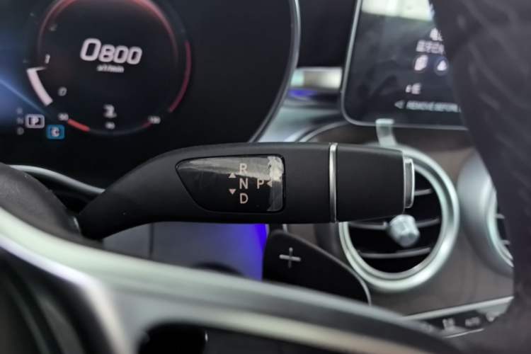 Used Mercedes-Benz GLC 2022 Facelift GLC 260 L 4MATIC Luxury Edition Gear Lever