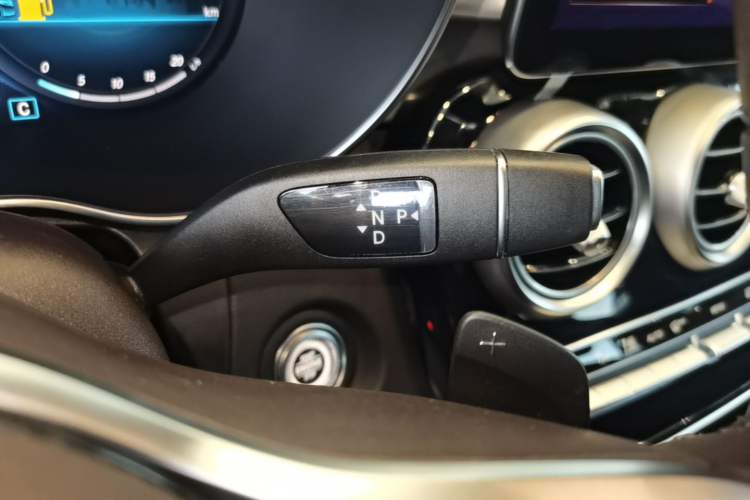 Used Mercedes-Benz GLC 2022 Refreshed GLC 260 L 4MATIC Dynamic Edition Gear Lever
