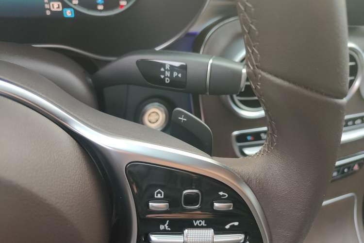 Used Mercedes-Benz GLC 2022 Facelift GLC 260 L 4MATIC Luxury Edition Gear Lever
