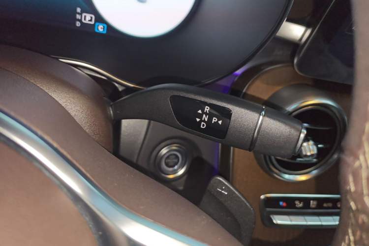 Used Mercedes-Benz GLC 2022 Refreshed GLC 300 L 4MATIC Dynamic Edition Prestige Version Gear Lever