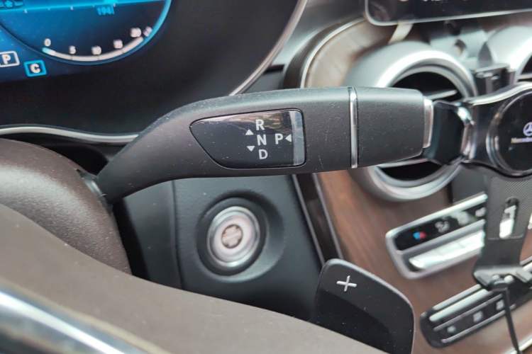 Used Mercedes-Benz GLC 2022 Second Facelift GLC 260 L 4MATIC Luxury Edition Gear Lever