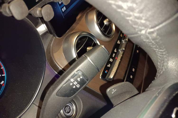 Used Mercedes-Benz GLC 2022 GLC 300 L 4MATIC Dynamic Model Gear Lever