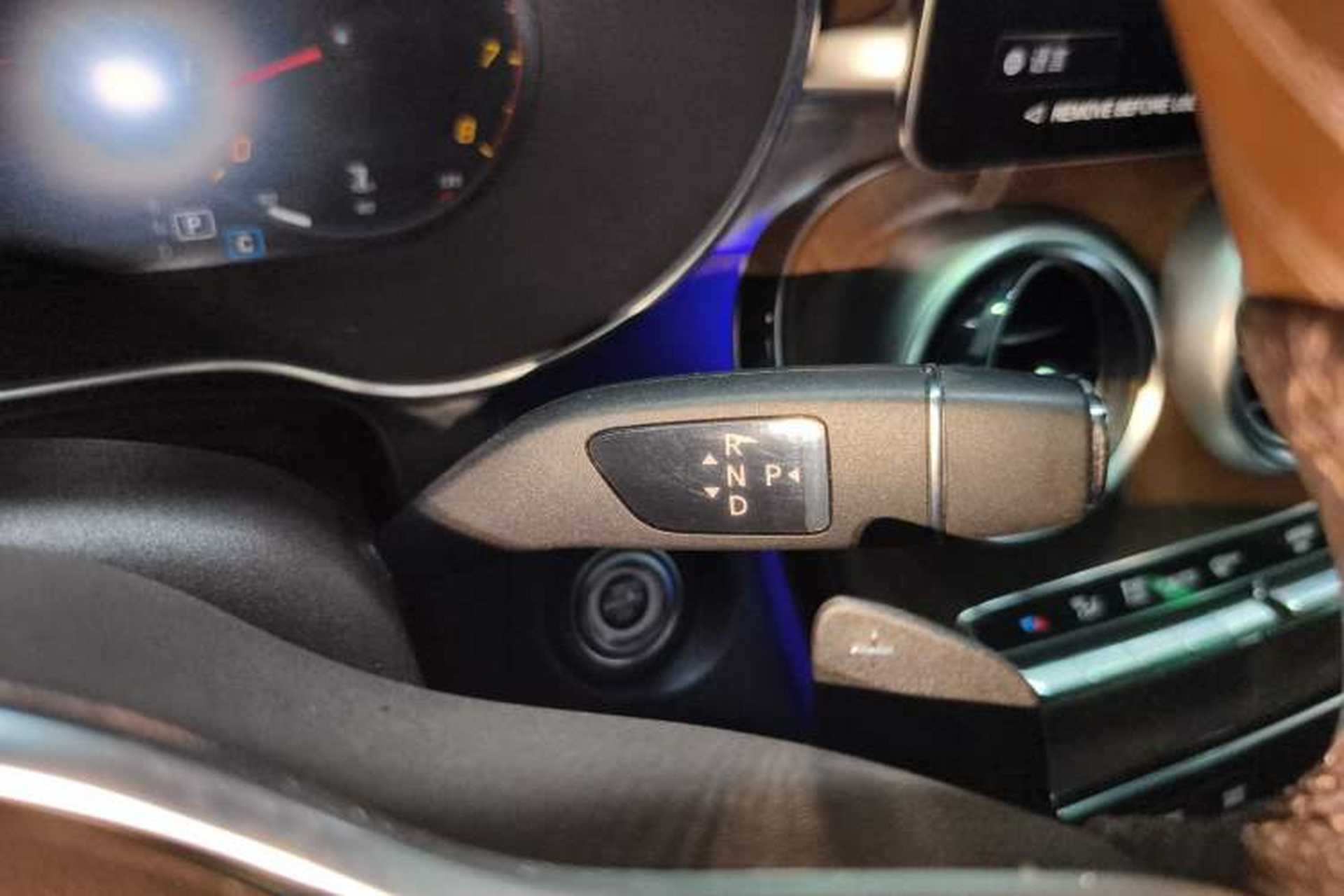 Used Mercedes-Benz GLC 2022 Refreshed GLC 300 L 4MATIC Dynamic Edition Gear Lever