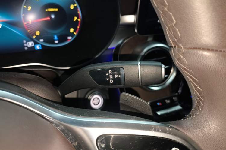 Used Mercedes-Benz GLC 2022 Facelift GLC 260 L 4MATIC Luxury Edition Gear Lever