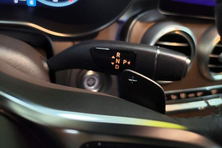 Used Mercedes-Benz GLC 2022 Second Facelift GLC 260 L 4MATIC Luxury Edition Gear Lever