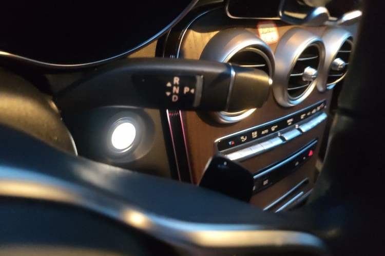 Used Mercedes-Benz GLC 2022 Facelift GLC 260 L 4MATIC Luxury Edition Gear Lever