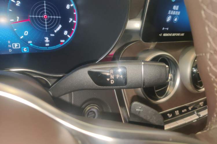 Used Mercedes-Benz GLC 2022 Second Facelift GLC 260 L 4MATIC Luxury Edition Gear Lever