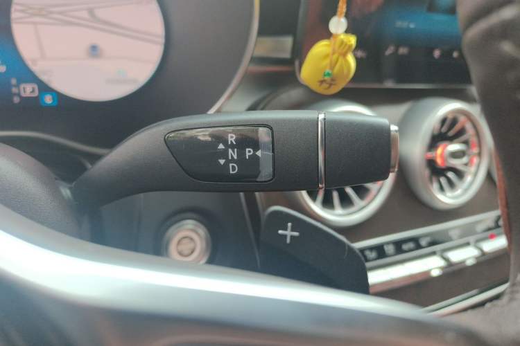 Used Mercedes-Benz GLC 2022 Second Facelift GLC 260 L 4MATIC Luxury Edition Gear Lever