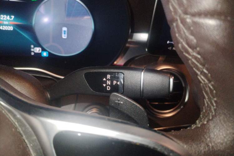Used Mercedes-Benz GLC 2022 Second Facelift GLC 260 L 4MATIC Luxury Edition Gear Lever