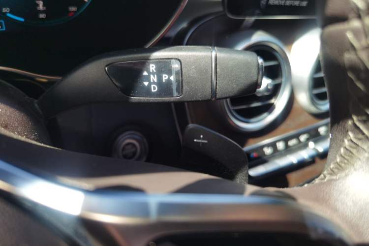 Used Mercedes-Benz GLC 2022 Second Facelift GLC 260 L 4MATIC Luxury Edition Gear Lever