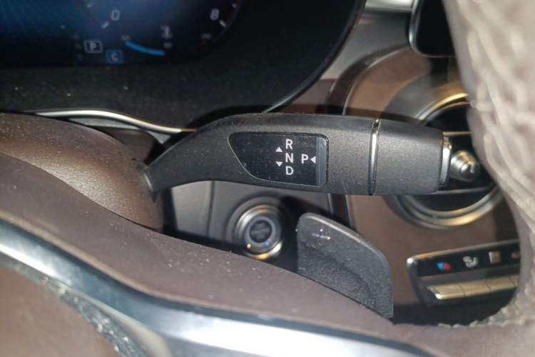 Used Mercedes-Benz GLC 2022 Refreshed GLC 300 L 4MATIC Dynamic Edition Gear Lever