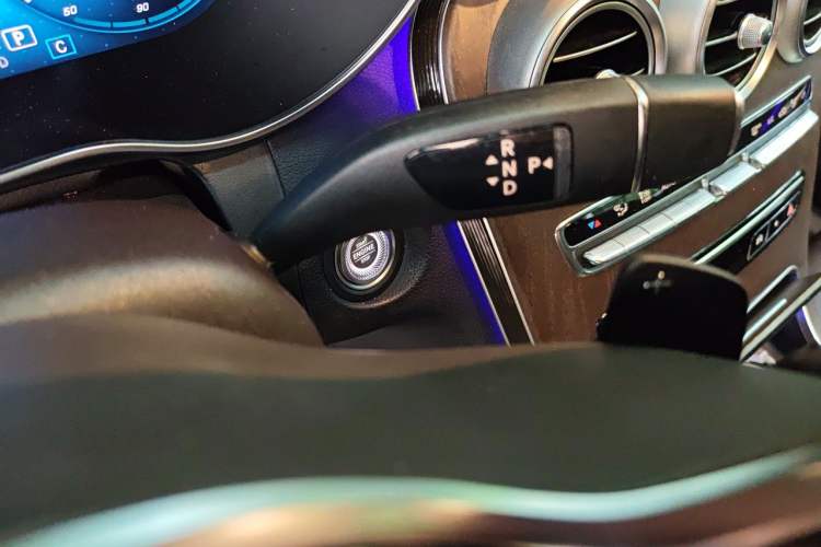 Used Mercedes-Benz GLC 2022 Refreshed GLC 300 L 4MATIC Dynamic Edition Gear Lever