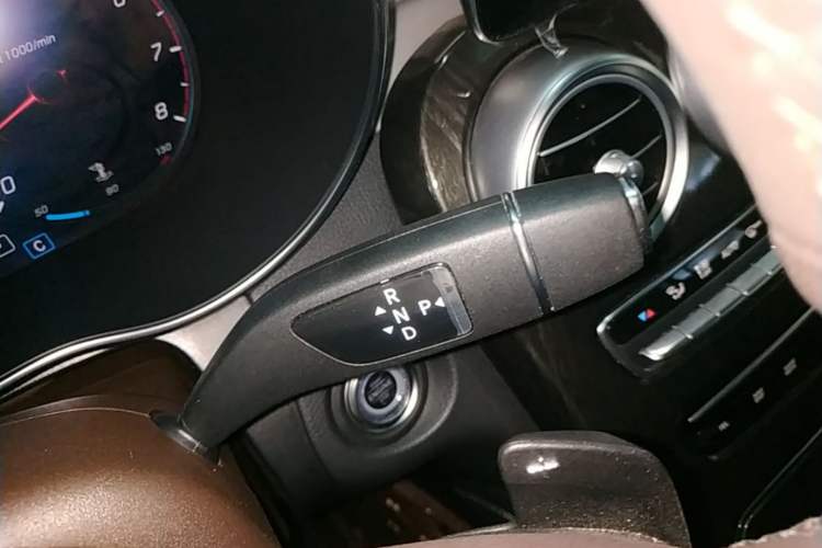Used Mercedes-Benz GLC 2022 Second Facelift GLC 260 L 4MATIC Dynamic Edition Gear Lever