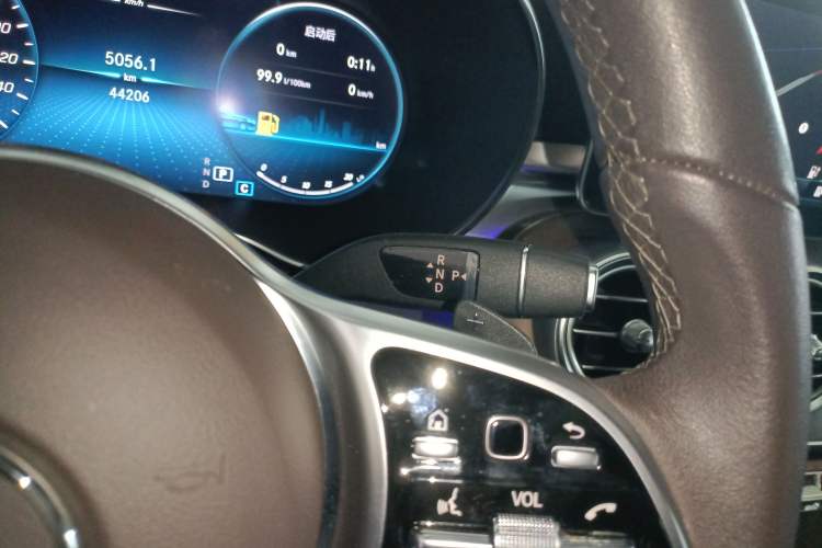 Used Mercedes-Benz GLC 2022 Second Facelift GLC 260 L 4MATIC Luxury Edition Gear Lever