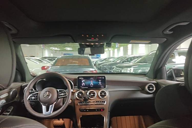 Used Mercedes-Benz GLC 2022 Refreshed GLC 300 L 4MATIC Dynamic Edition Headliner
