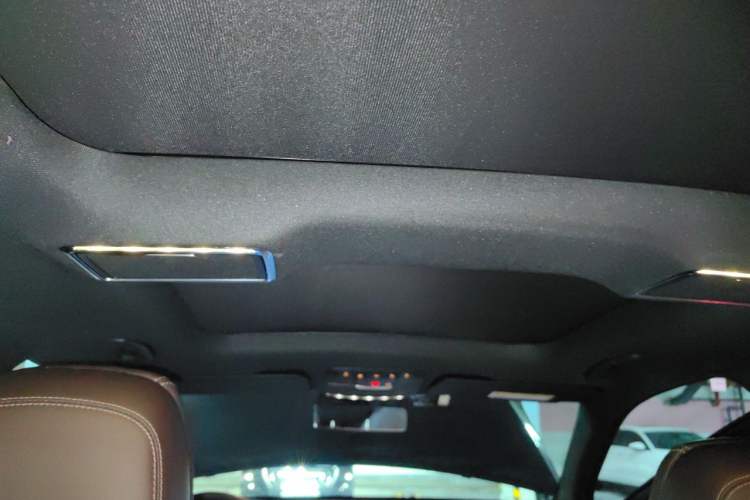 Used Mercedes-Benz GLC 2022 Refreshed GLC 300 L 4MATIC Dynamic Edition Headliner
