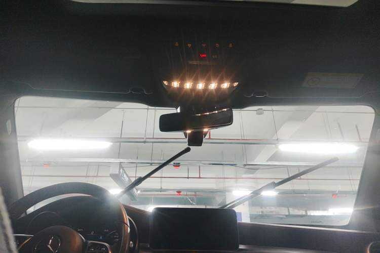 Used Mercedes-Benz GLC 2022 Second Facelift GLC 260 L 4MATIC Luxury Edition Headliner