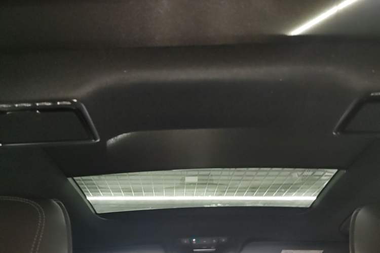 Used Mercedes-Benz GLC 2022 Refreshed GLC 300 L 4MATIC Dynamic Edition Headliner