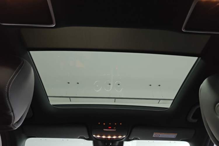 Used Mercedes-Benz GLC 2022 Refreshed GLC 300 L 4MATIC Dynamic Edition Prestige Version Headliner