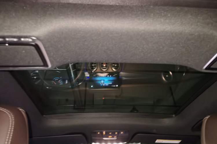 Used Mercedes-Benz GLC 2022 GLC 300 L 4MATIC Dynamic Edition Prestige Model Headliner