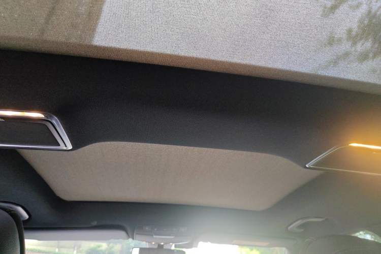 Used Mercedes-Benz GLC 2022 Second Facelift GLC 300 L 4MATIC Luxury Edition Headliner