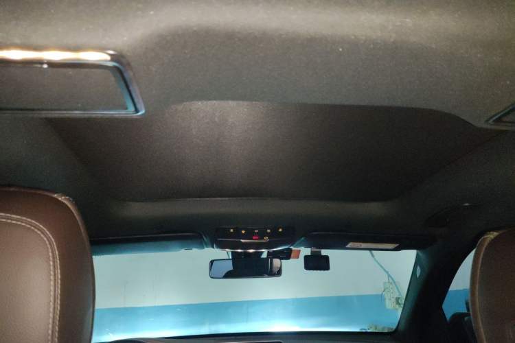 Used Mercedes-Benz GLC 2022 Second Facelift GLC 260 L 4MATIC Dynamic Edition Headliner