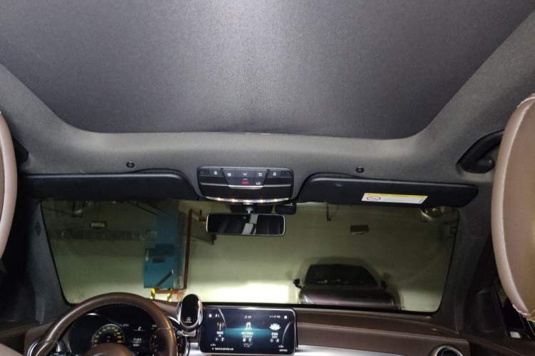 Used Mercedes-Benz GLC 2022 Second Facelift GLC 260 L 4MATIC Luxury Edition Headliner