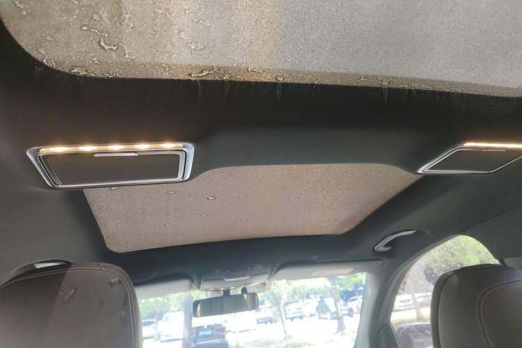 Used Mercedes-Benz GLC 2022 Facelift GLC 260 L 4MATIC Luxury Edition Headliner