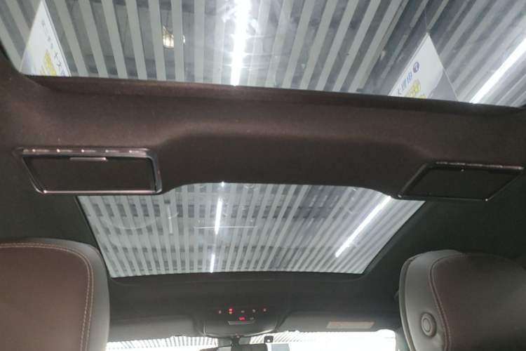 Used Mercedes-Benz GLC 2022 Refreshed GLC 260 L 4MATIC Dynamic Edition Headliner