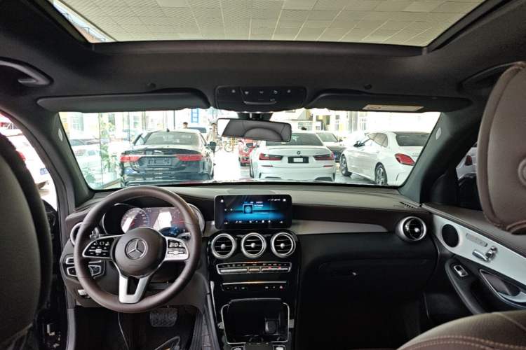 Used Mercedes-Benz GLC 2022 Facelift GLC 260 L 4MATIC Luxury Edition Headliner