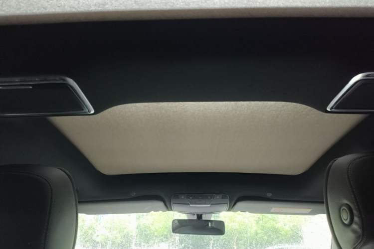 Used Mercedes-Benz GLC 2022 Facelift GLC 260 L 4MATIC Luxury Edition Headliner