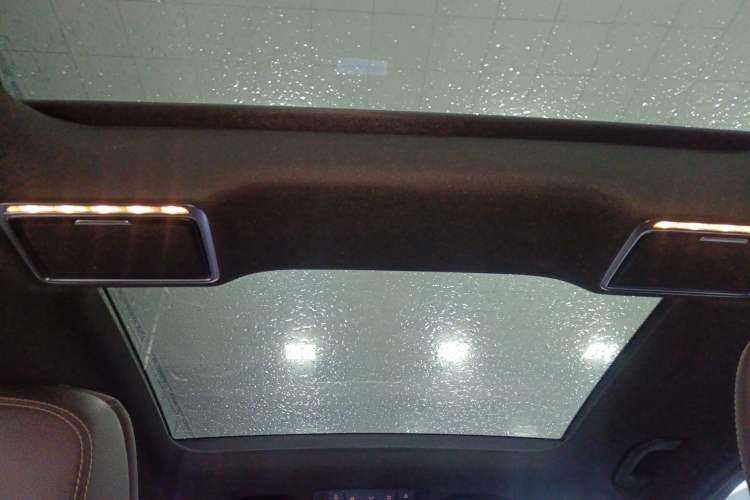 Used Mercedes-Benz GLC 2022 Second Facelift GLC 260 L 4MATIC Dynamic Edition Headliner