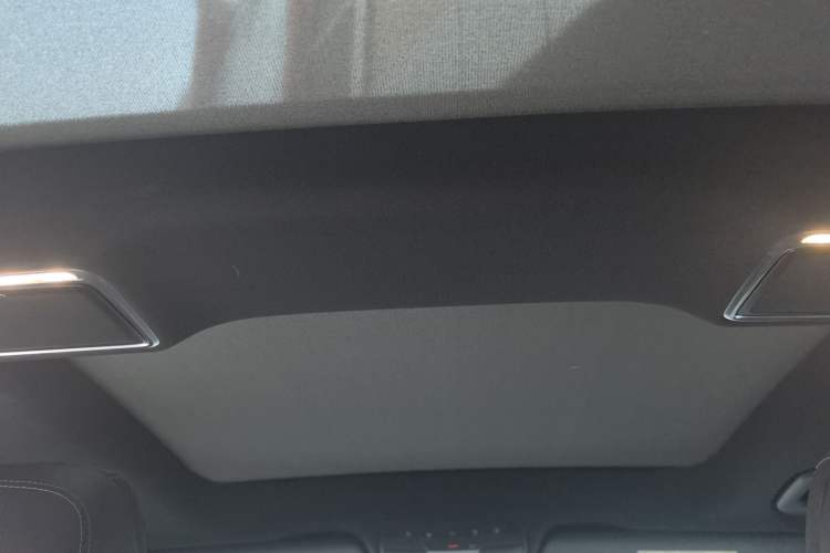Used Mercedes-Benz GLC 2022 GLC 300 L 4MATIC Dynamic Model Headliner
