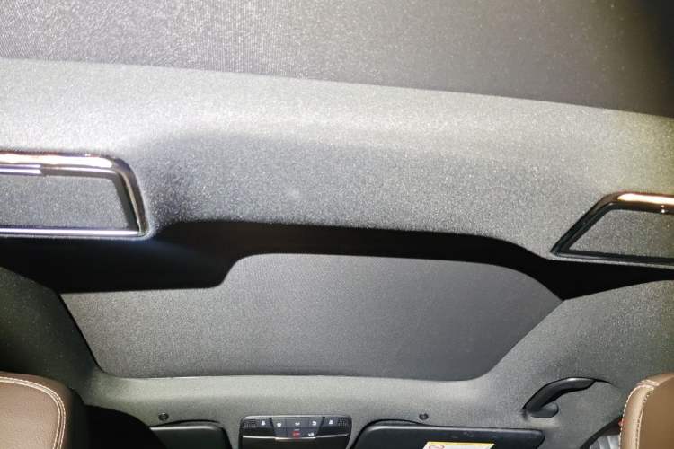 Used Mercedes-Benz GLC 2022 Refreshed GLC 260 L 4MATIC Dynamic Edition Headliner