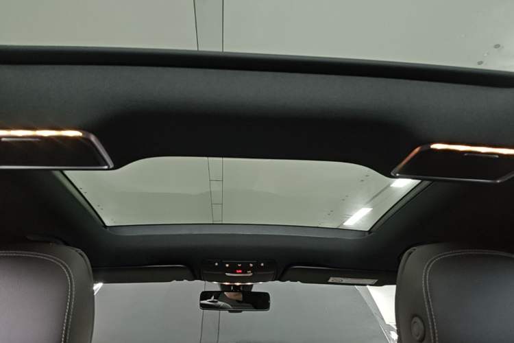 Used Mercedes-Benz GLC 2022 Facelifted GLC 260 L 4MATIC Dynamic Edition Headliner