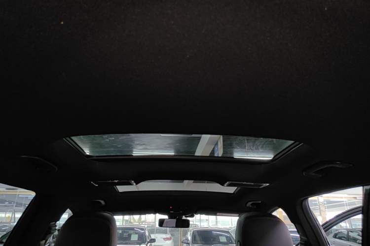 Used Mercedes-Benz GLC 2022 Facelifted GLC 260 L 4MATIC Dynamic Edition Headliner