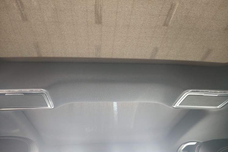 Used Mercedes-Benz GLC 2022 Refreshed GLC 260 L 4MATIC Dynamic Edition Headliner