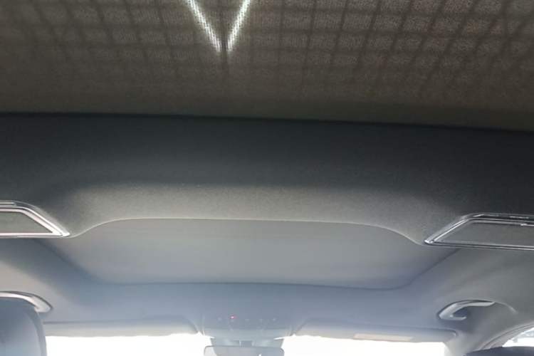 Used Mercedes-Benz GLC 2022 Refreshed GLC 300 L 4MATIC Dynamic Edition Headliner