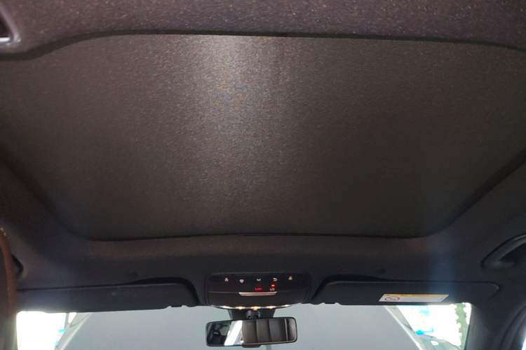 Used Mercedes-Benz GLC 2022 Second Facelift GLC 260 L 4MATIC Luxury Edition Headliner