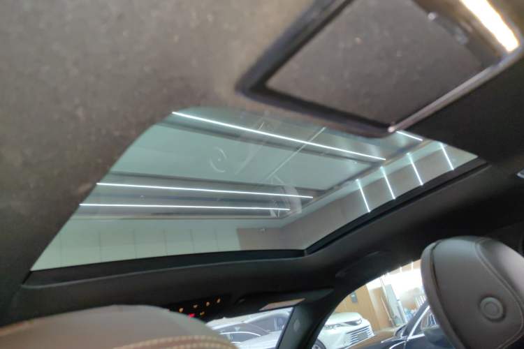 Used Mercedes-Benz GLC 2022 Refreshed GLC 260 L 4MATIC Dynamic Edition Headliner