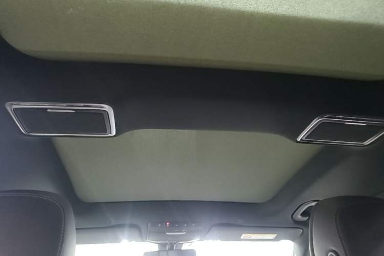 Used Mercedes-Benz GLC 2022 Second Facelift GLC 260 L 4MATIC Luxury Edition Headliner