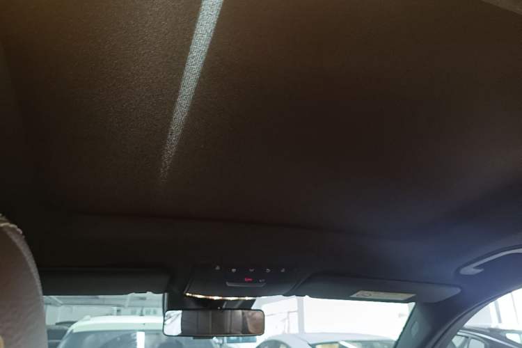 Used Mercedes-Benz GLC 2022 Facelift GLC 300 L 4MATIC Luxury Edition Headliner
