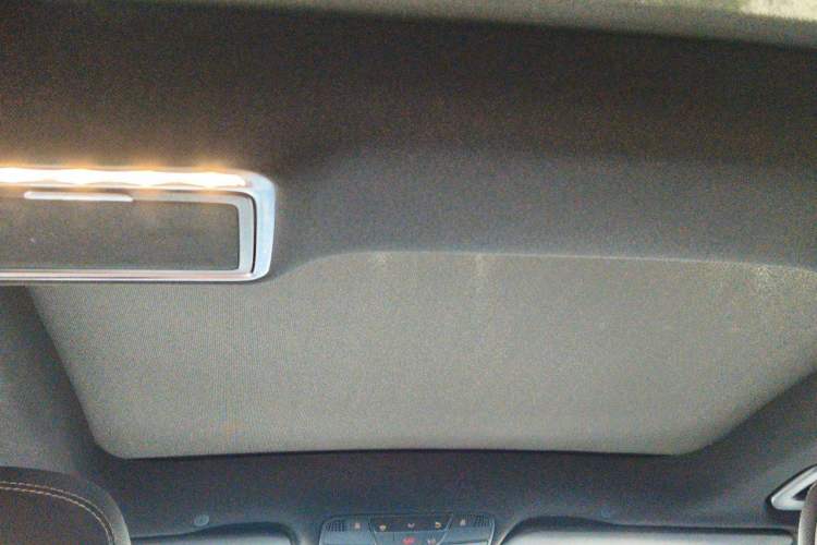 Used Mercedes-Benz GLC 2022 Refreshed GLC 260 L 4MATIC Dynamic Edition Headliner