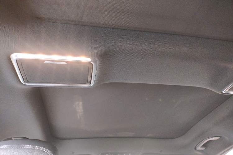 Used Mercedes-Benz GLC 2022 Facelifted GLC 260 L 4MATIC Dynamic Edition Headliner