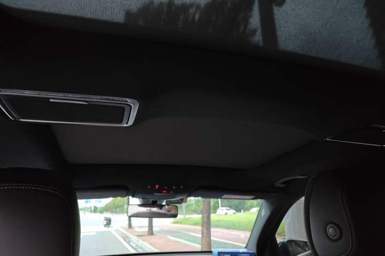 Used Mercedes-Benz GLC 2022 Second Facelift GLC 260 L 4MATIC Luxury Edition Headliner
