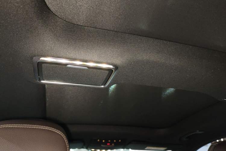 Used Mercedes-Benz GLC 2022 Second Facelift GLC 260 L 4MATIC Luxury Edition Headliner