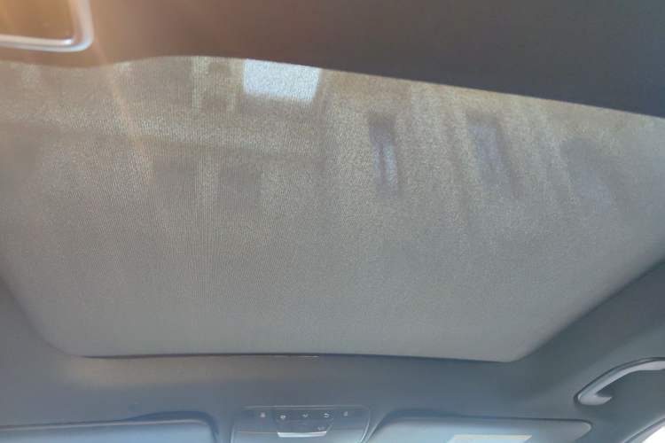Used Mercedes-Benz GLC 2022 Facelift GLC 260 L 4MATIC Luxury Edition Headliner