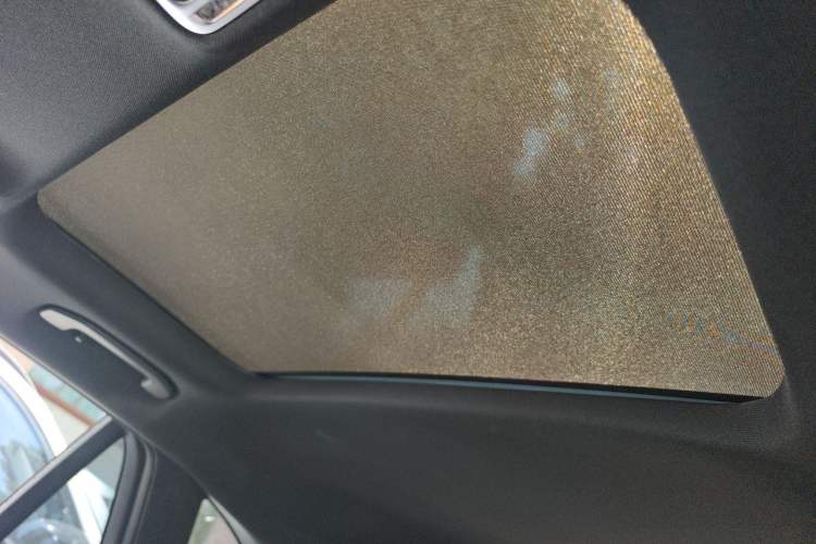 Used Mercedes-Benz GLC 2022 Second Facelift GLC 260 L 4MATIC Luxury Edition Headliner